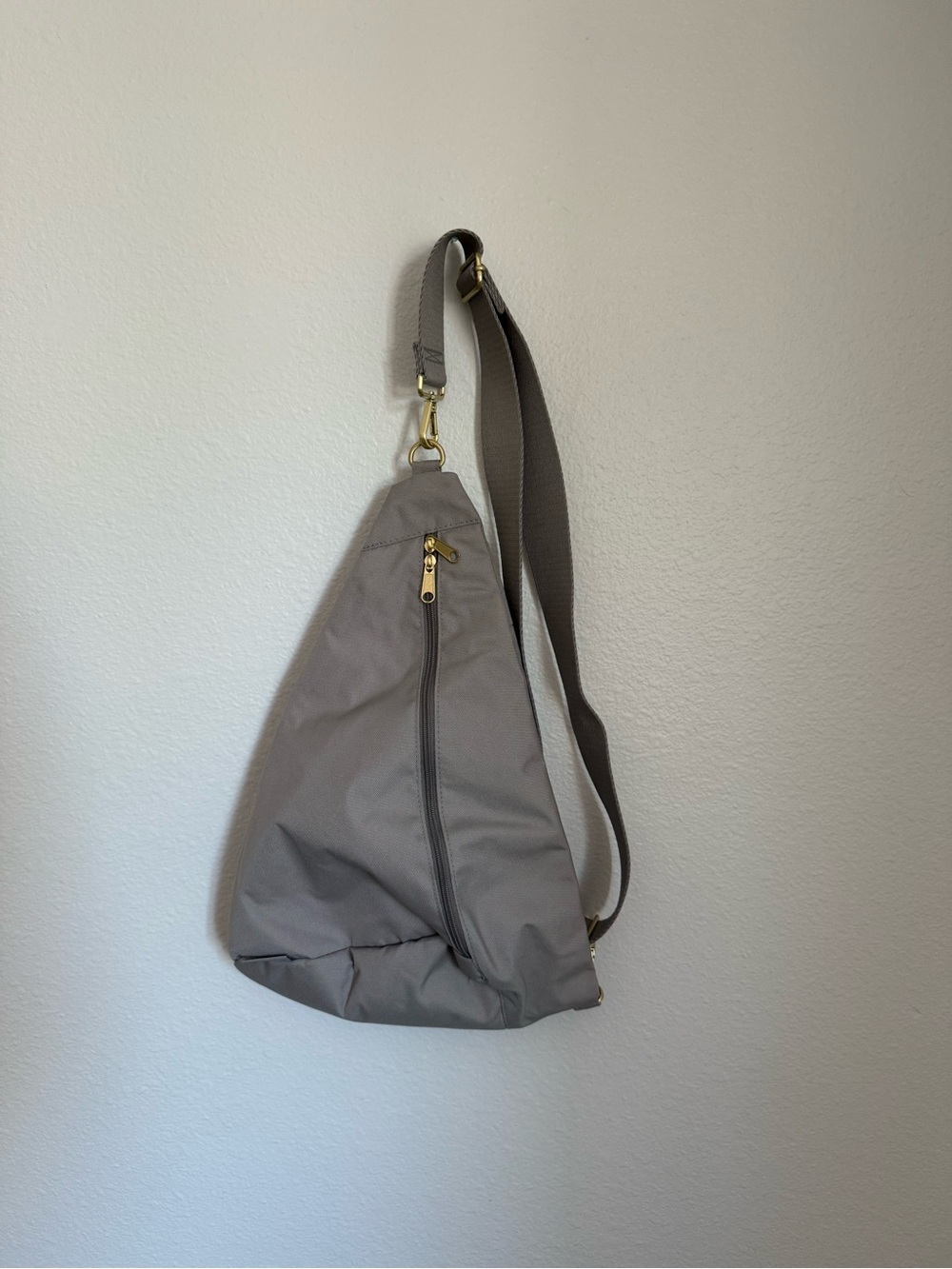 Canvelle Sling Crossbody Bag in Gray